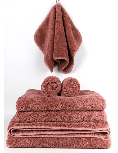 720 gr./m2 Algodão penteado - Jogo 3 toalhas de banho