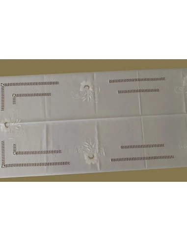 Toalha de mesa de linho bordada a mão - Bordados matiz e richelieu - bordados da lixa 