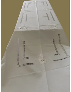 Toalha de mesa de linho bordada a mão - Bordados matiz e richelieu - bordados da lixa  2