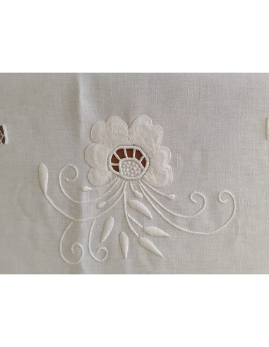 Mantel de lino Bordado A Mano - Mantel bordado Matiz y richelieu
