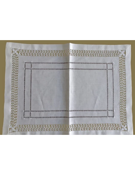 52x37 cm - Mantel individual 100% lino bordado a mano