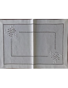 52x37 cm - Mantel individual 100% lino bordado a mano