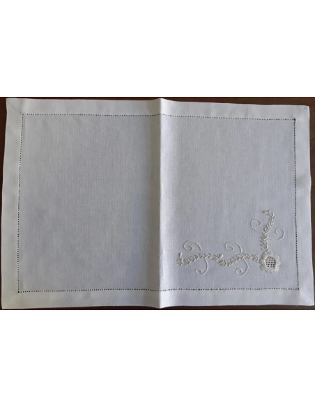 52x37 cm - Mantel individual 100% lino bordado a mano