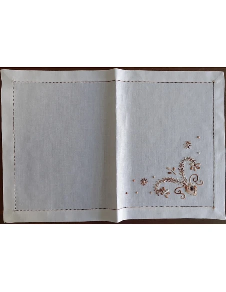 52x37 cm - Individuais de mesa 100% linho bordado a mão - bordados da lixa 