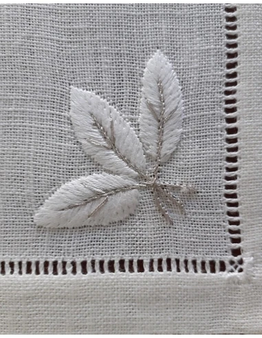 52x37 cm - Mantel individual 100% lino bordado a mano