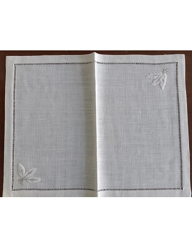 52x37 cm - Mantel individual 100% lino bordado a mano