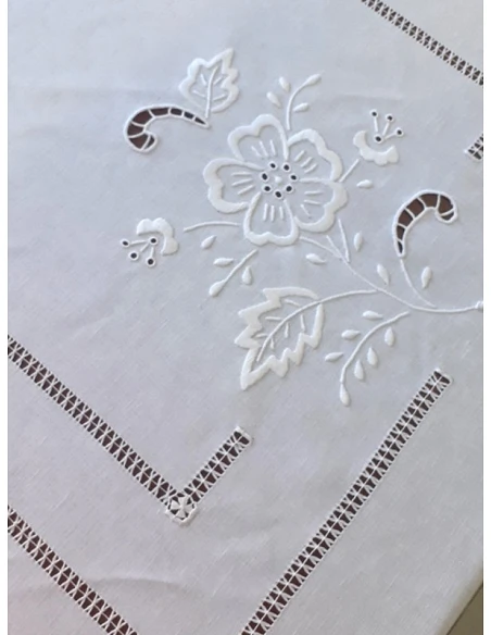Mantel de lino hecho a mano | Manteles bordados matiz y richelieu|