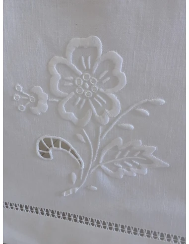 170x350 Toalha de mesa de linho bordada a mão - Bordados richelieu C/ Flor Branco