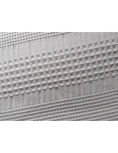 COLCHA VERANO CON VOLANTES - COLCHA TEXTURA NIDO DE ABEJA - COLCHA VERANO COLOR GRIS 2